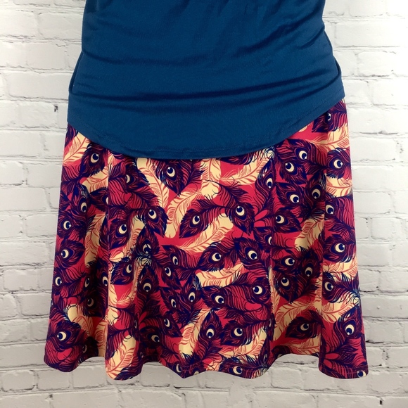 SOFT Feather print circle skirt in vibrant colors - Picture 3 of 8